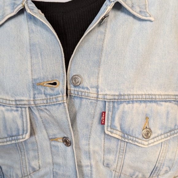 Women's Fit 90s Trucker Jacket - Picture 2 of 3